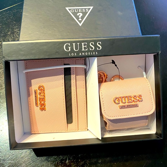 Guess Keychain Airpods Gift Set - Picture 1 of 5